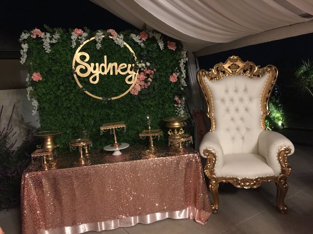 King Throne Chairs Backdrop
