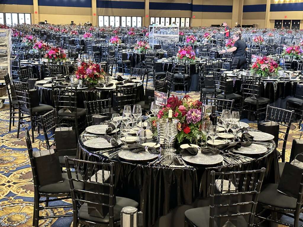 Professional table and chair rentals in Las Vegas by 702LUXE
