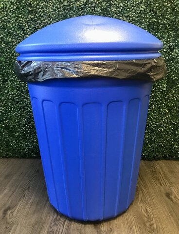 Trash Can with 5 bags