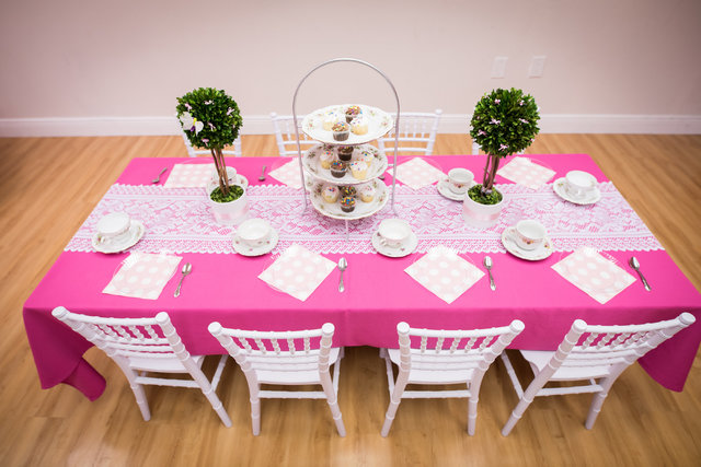 Kids tea 2024 party table