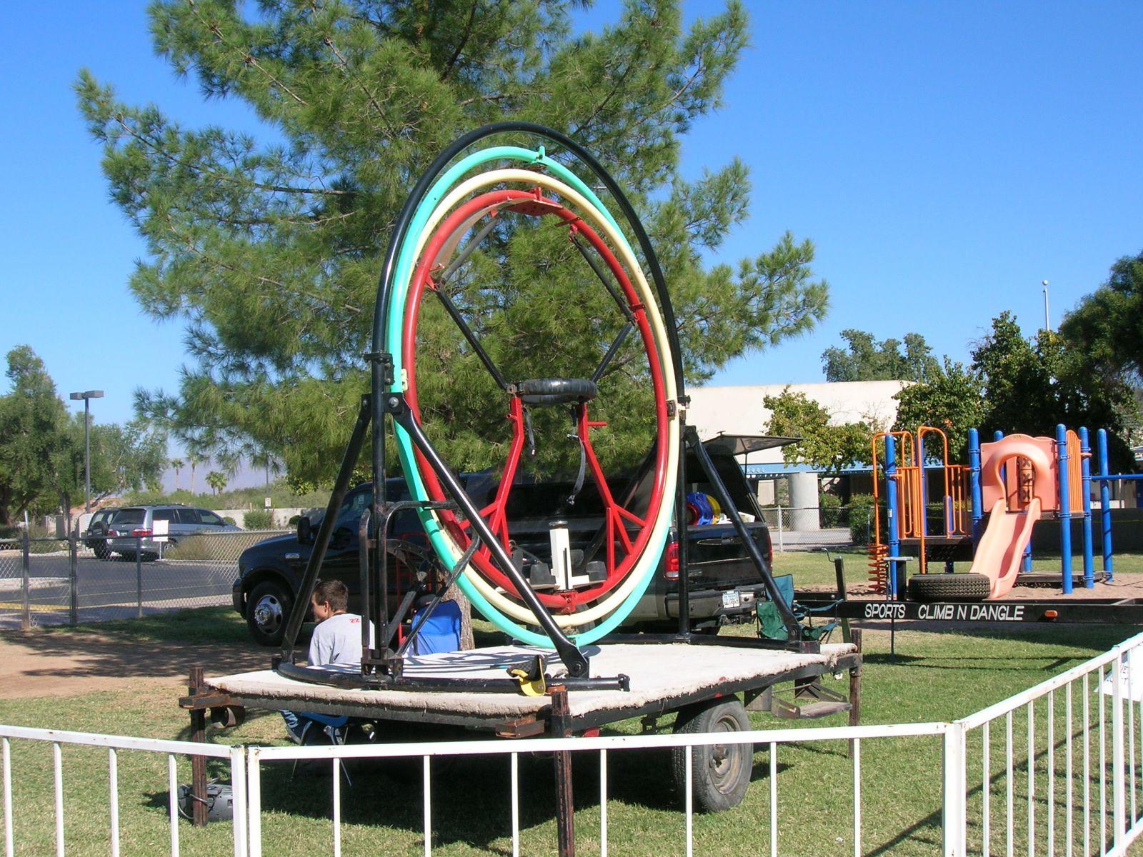 Teenagers love spinning in the Gyro