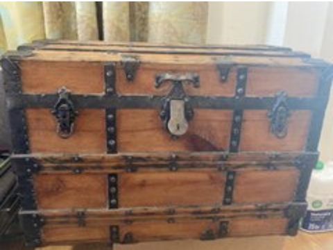 Antique Trunk (Large)