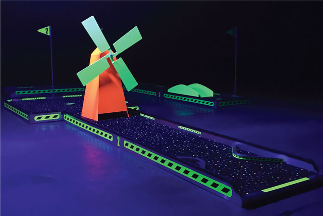 BLACKLIGHT GLOW 3-HOLE PUTT PUTT GOLF