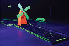 BLACKLIGHT GLOW 3-HOLE PUTT PUTT GOLF