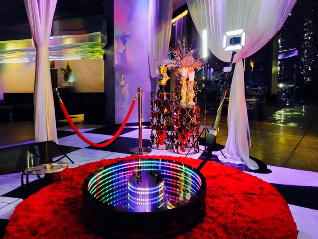 360 VIDEO LED GLASS PHOTO BOOTH