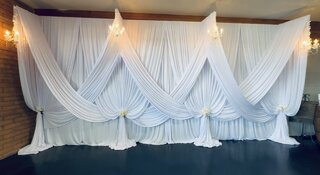 Luxury Drapes Design with Chandeliers 