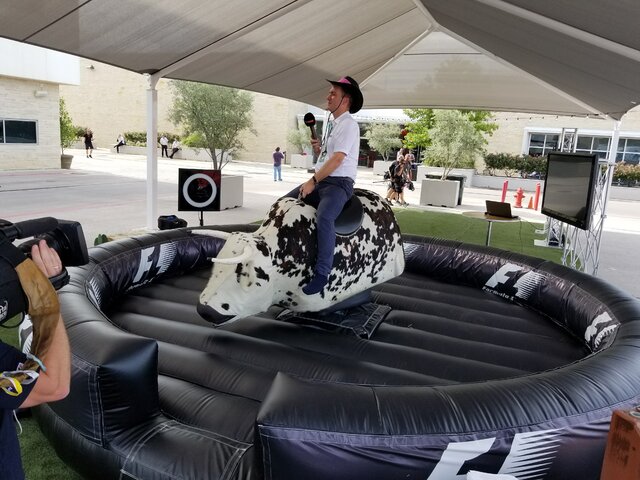 Mechanical bull - PREMIUM BULL with BLACK bed (includes 1 operator)