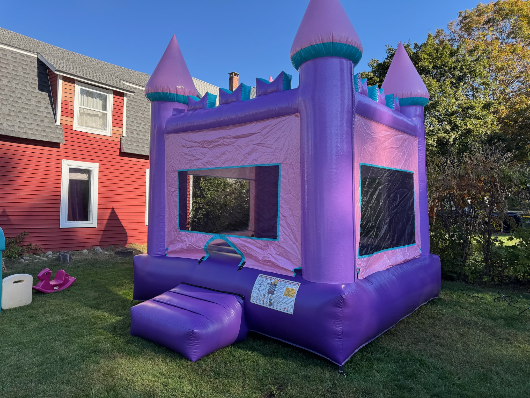 Dazzling castle bounce house