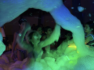 1 Hour GLOW Foam party