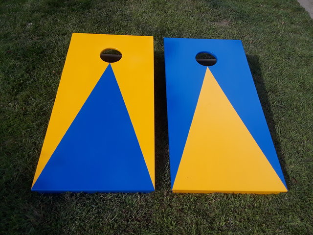 Cornhole Game Blue and Yellow