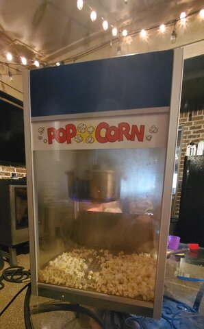 Popcorn Machine with (4) 8oz. Bags