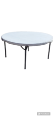 Round Table Rentals sits 8