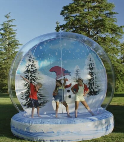Giant Snow Globe (Includes 2 Staff Attendants)