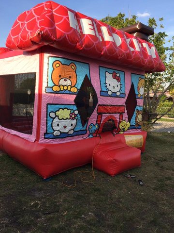 Hello Kitty Regular Bounce House 