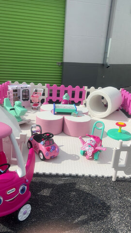 pink and white toddler play chaotic zone ! 