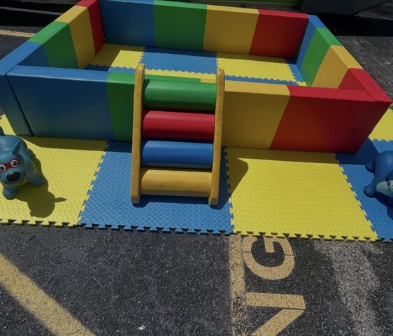 Chaotic fun ball pit 