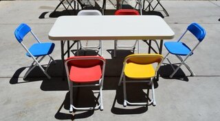 Kid Table w/ 6 Chairs