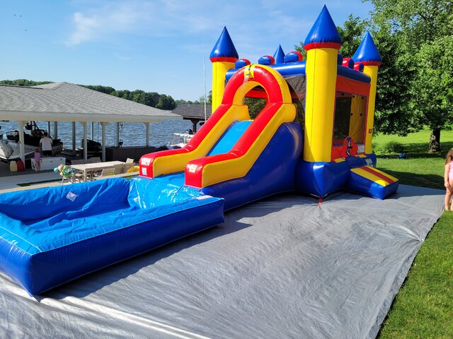 Side Combo w/ Slide and Pool (Wet)