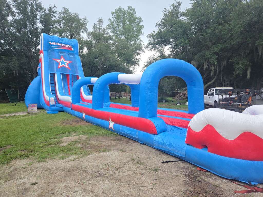 Chorrera de agua de 30 pies The Patriot para alquiler en Orlando, FL