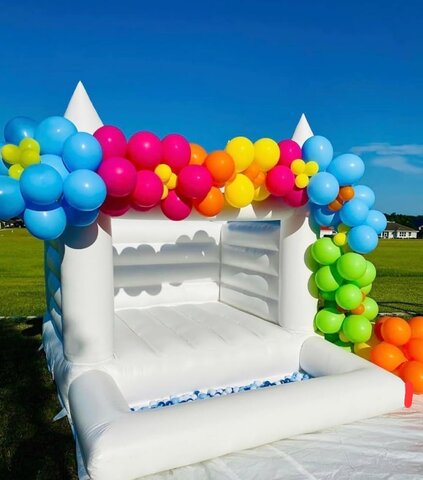 While toddler Bounce house w/ ball pit extention