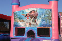 <b><font color=blue><b>Moana Bounce House w/Basketball Hoop Inside</font><br><small>Best for ages 4+<br> <font color=red>Space Needed 15 W x 15 D x 16 H</font></b></small>