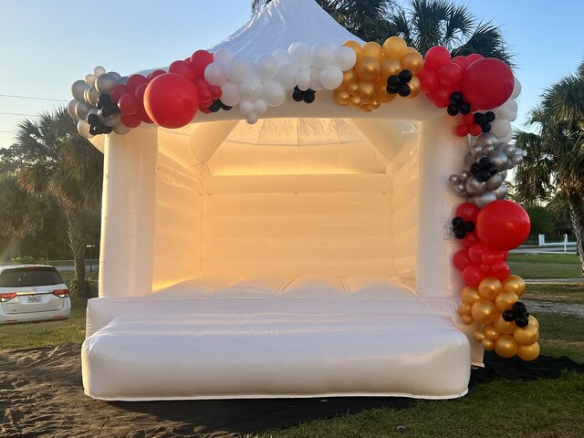 104-WHITE  LUX BOUNCE HOUSE