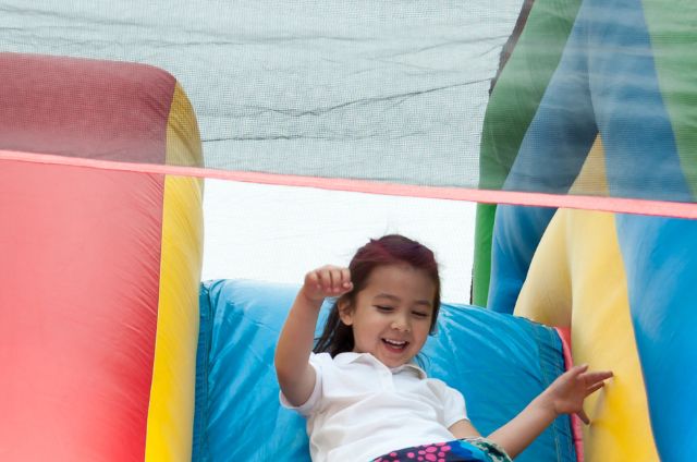 Bounce house with slide rental