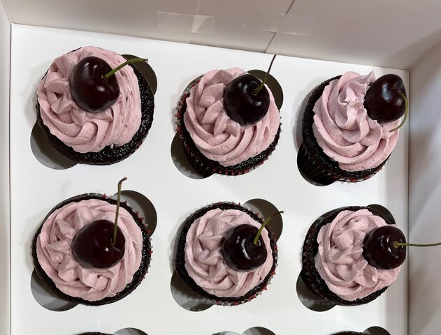 Chocolate Cherry Cupcakes 