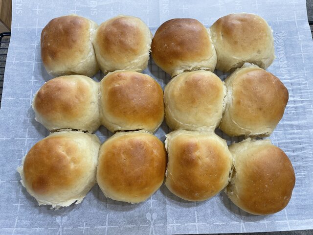 Dinner Rolls per dozen 