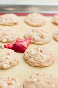 Strawberries and Cream Cookies per Dozen 