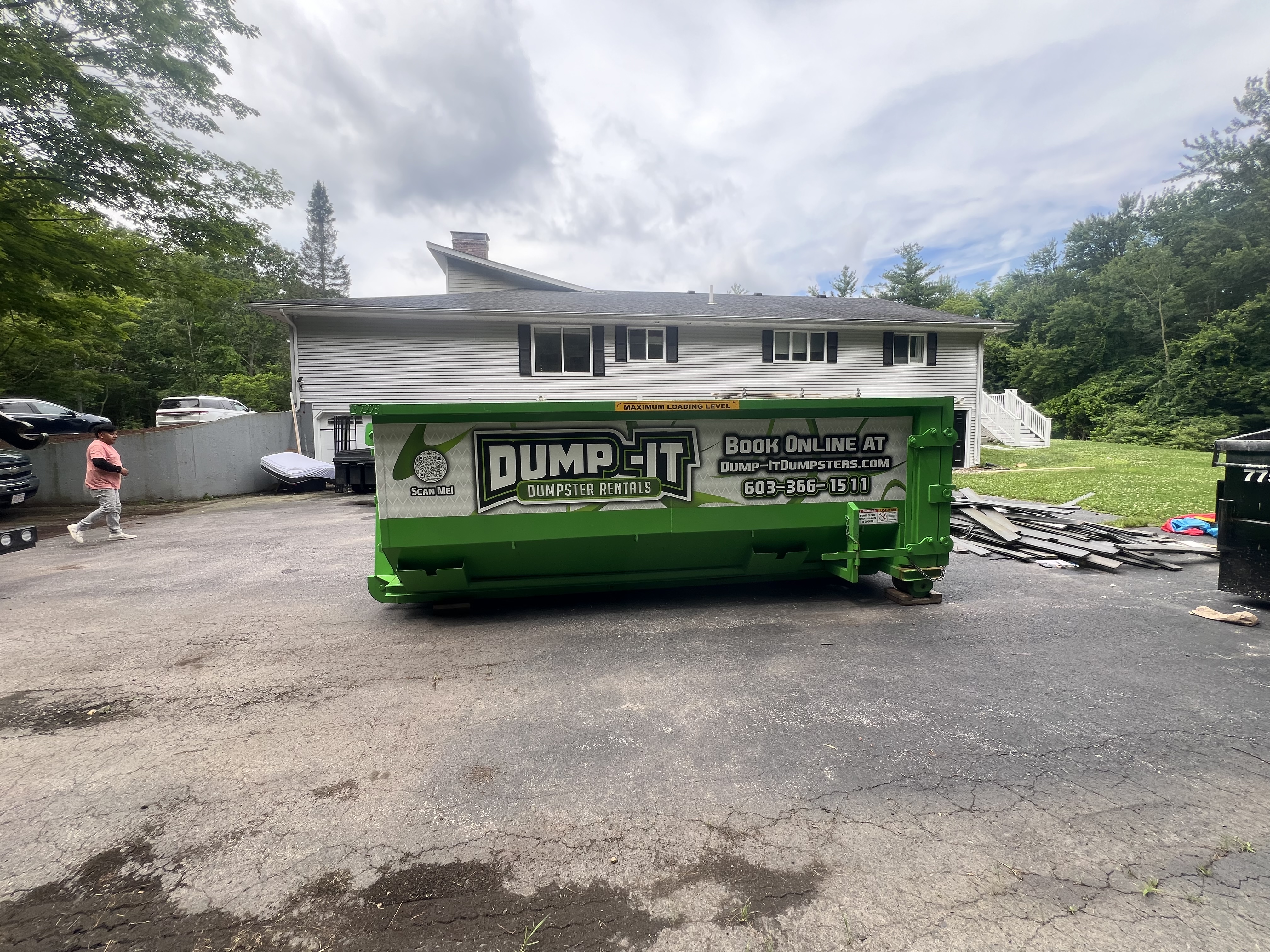 Dump-It Dumpster Rentals in New Hampshire Logo