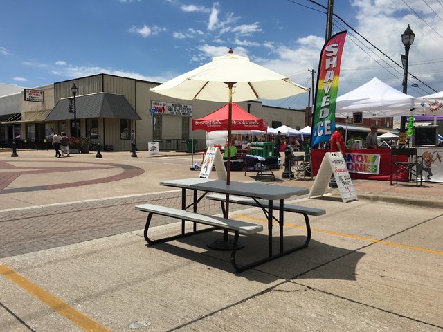 Picnic Table with Umbrella