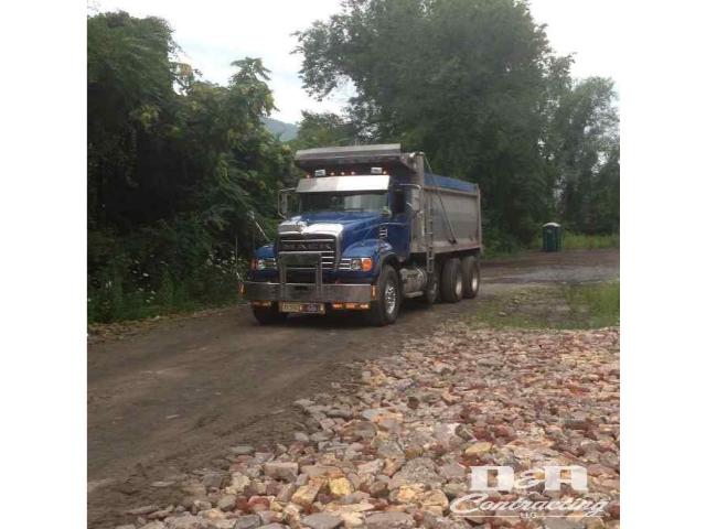 D&A Contracting truck in New Jersey providing professional delivery service D&A Contracting truck in New Jersey providing professional delivery service