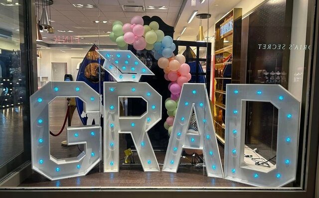COLOR CHANGING GRAD MARQUEE WITH CAP