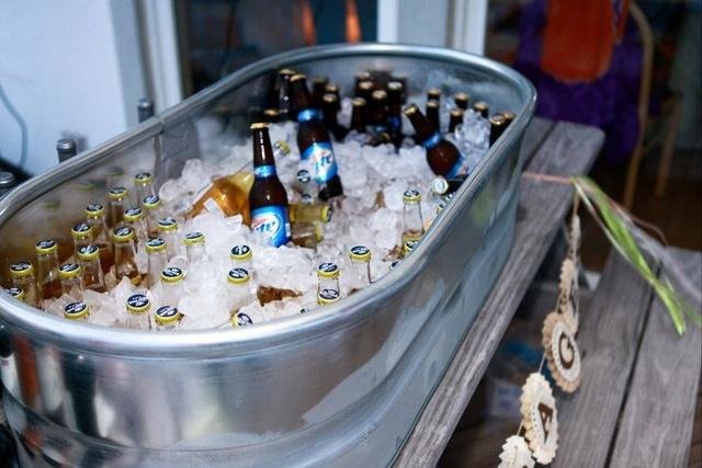 Beverage Pitchers – Newtown Party Rental