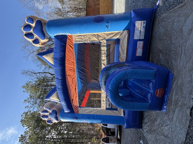 Bluey Bounce House 