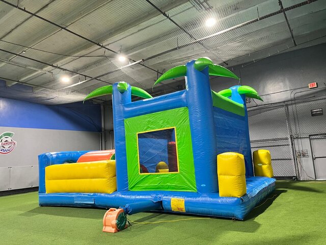 Tropical combo bounce with obstacle course