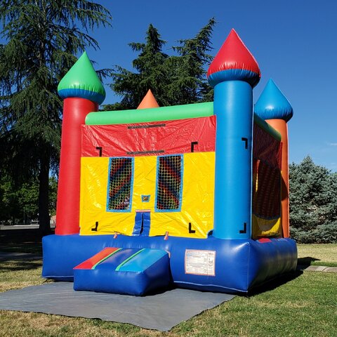 13x13 Castle Jumper w/Hoop