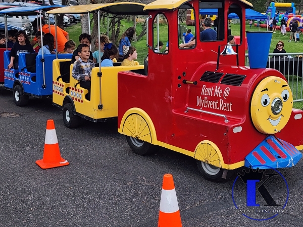 Locomotive Trackless Train Rentals in Tampa for Memorable Occasions