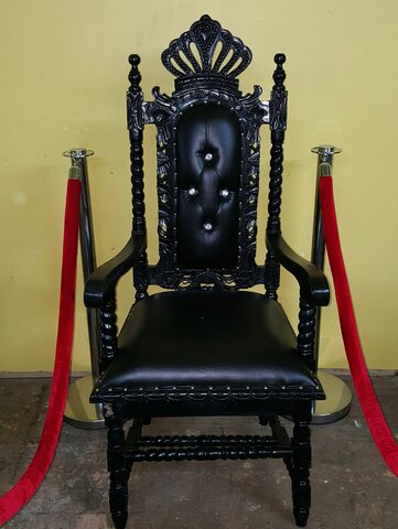 Kid's Black Throne Chair