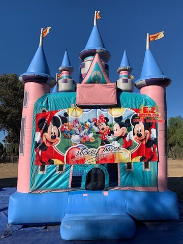 Mickey and Friends Magic Castle with Obstacles and Basketball Hoop 