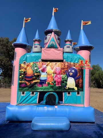 Backyardigans Magic Castle with Obstacles and Basketball Hoop 