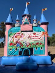 Strawberry Shortcake Magic Castle with Obstacles and Basketball Hoop 