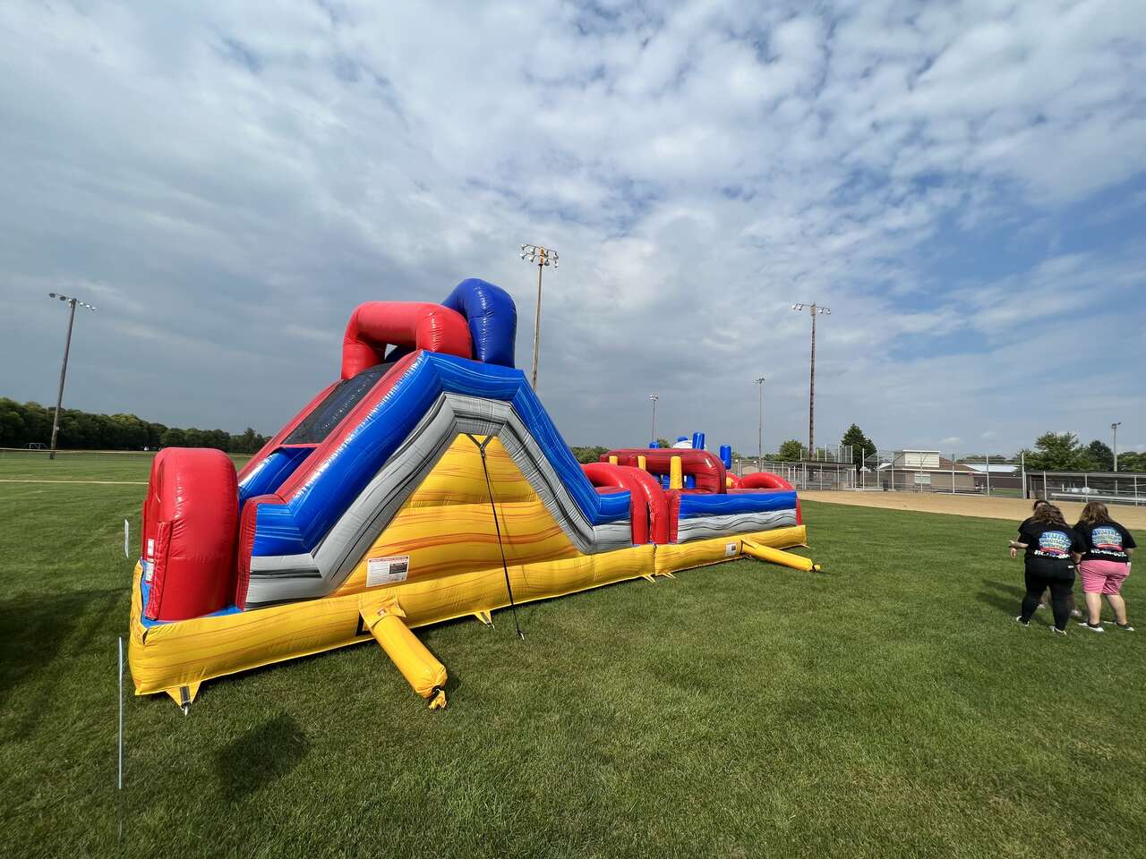 obstacles courses rental, from Fun Bounces Rental in Naperville IL 60540