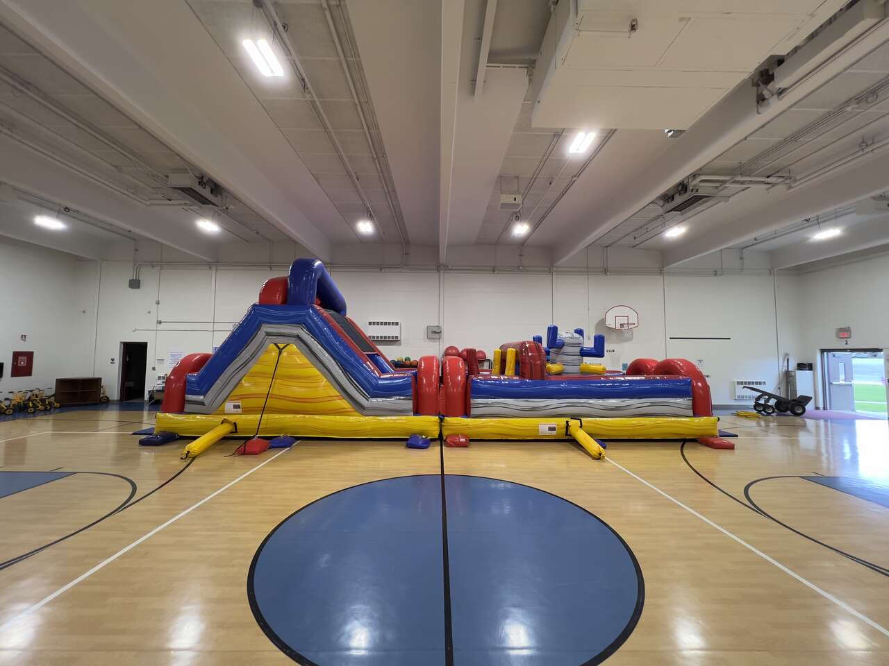 rent an obstacle course by Fun Bounces Rental in Frankfort IL 60443