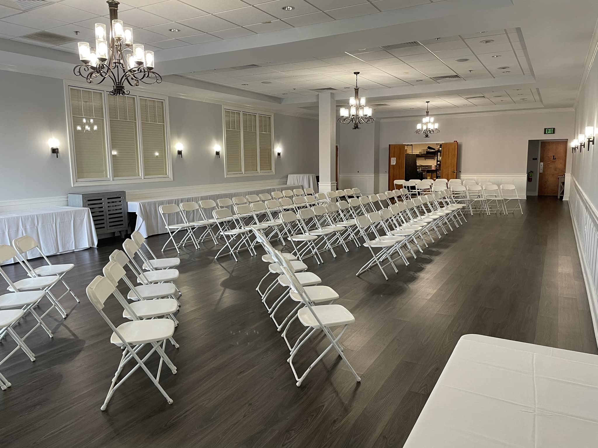 best table and chairs rentals by Fun Bounces Rental In Shorewood IL