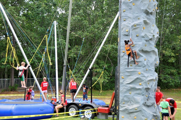 rent a euro bungee and a rock wall in Shorewood IL by Fun Bounces Rental