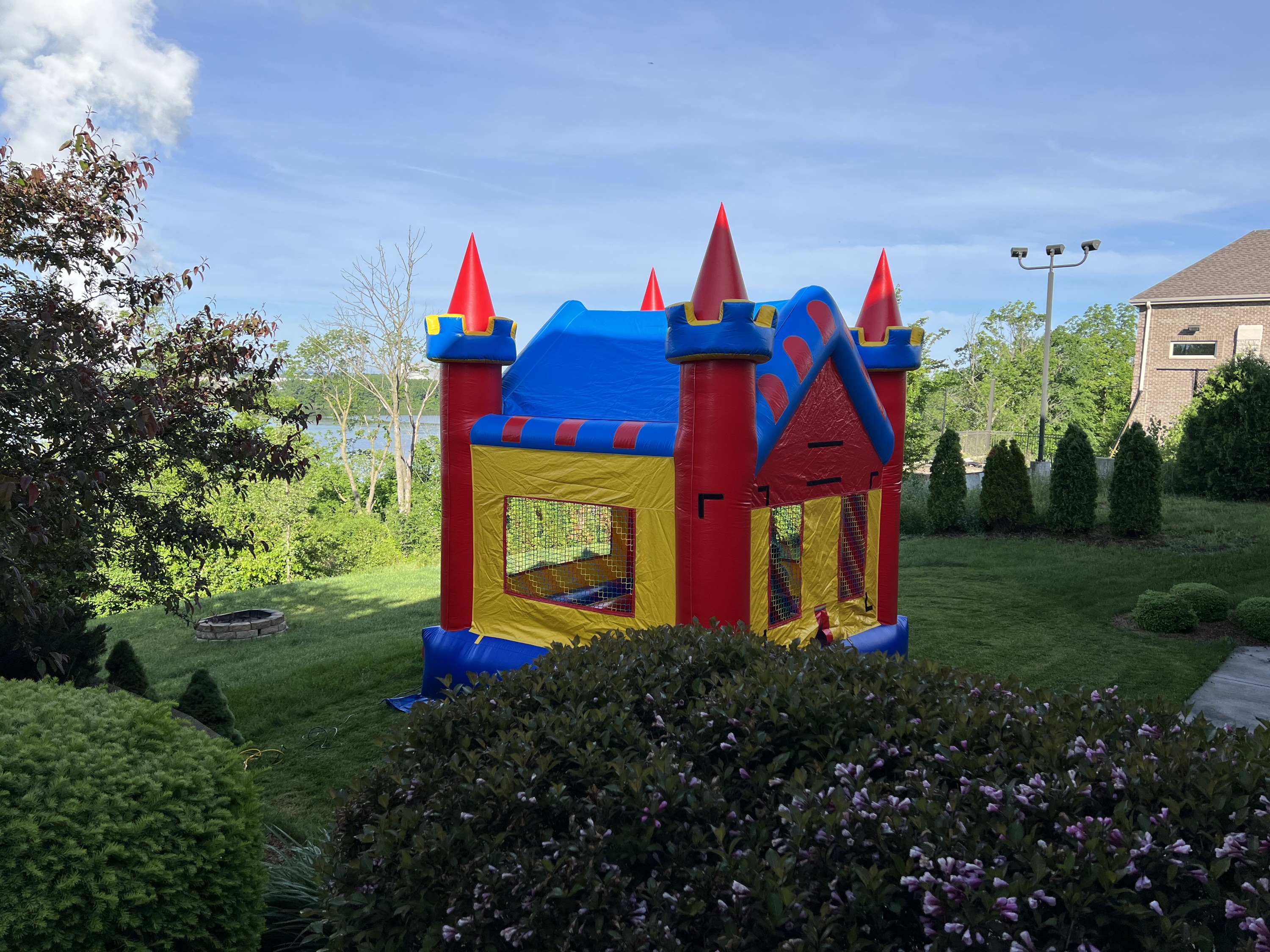 best bounce house rentals Shorewood has to offer by Fun Bounces Rental 60404