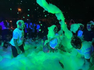 1 Hour Glow Party