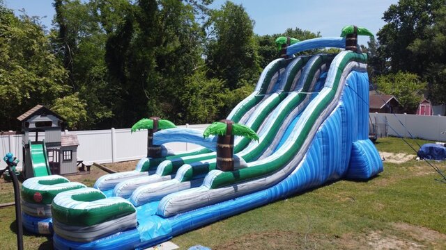 24 FOOT TALL WATER SLIDE SIDE VIEW 1